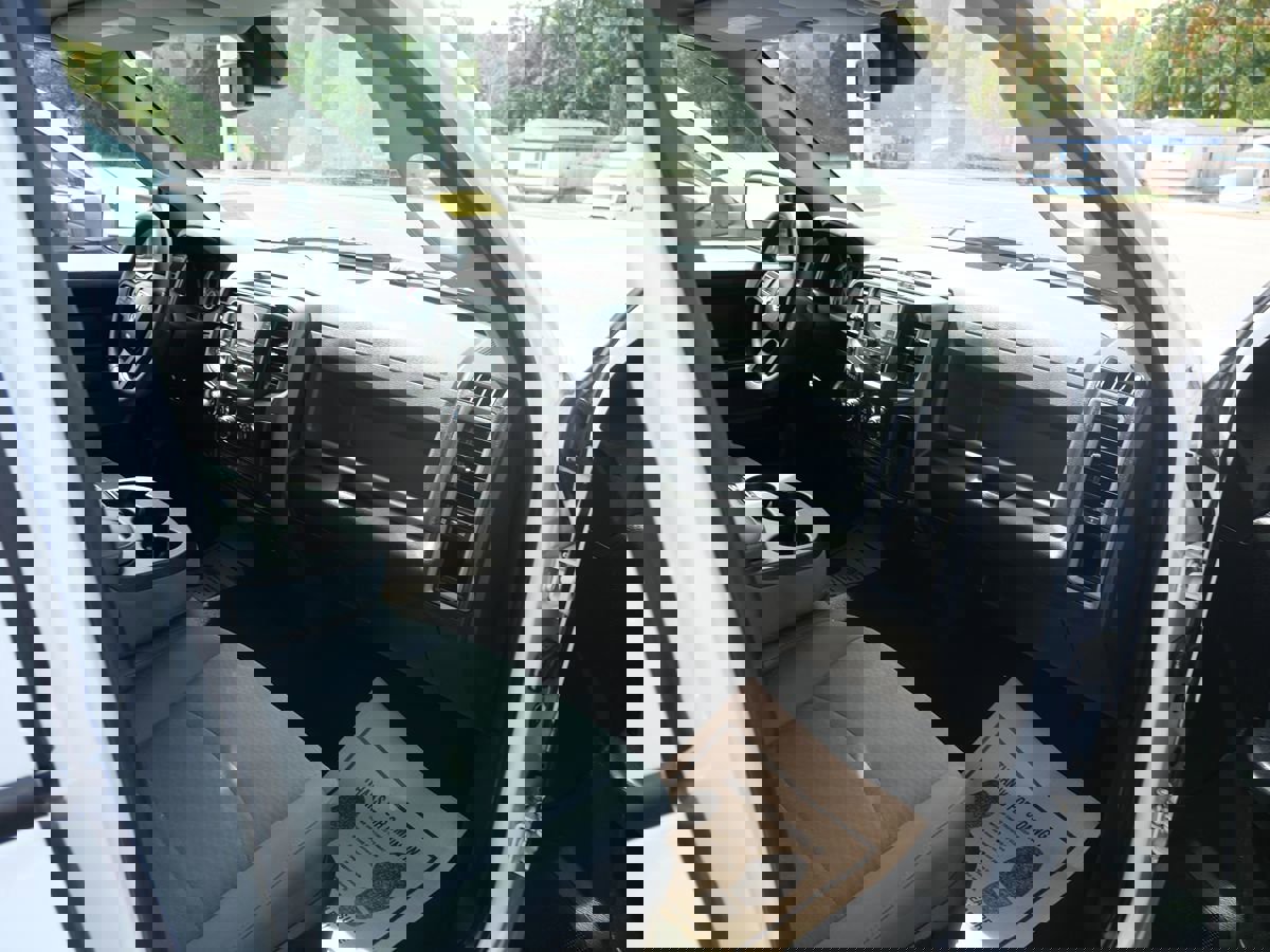 Used 2018 RAM 1500 Express image 24