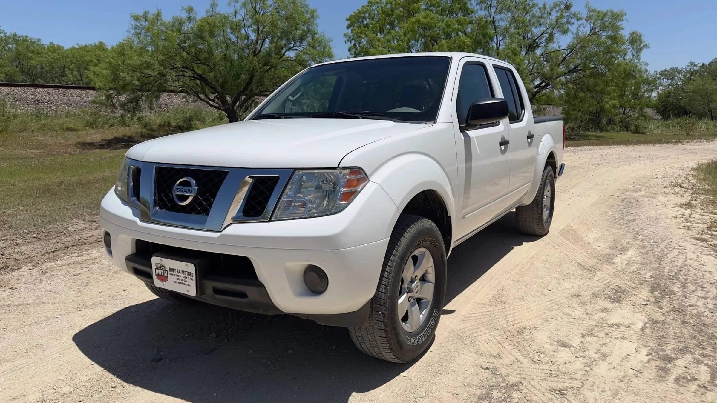 Used 2012 Nissan Frontier SV RWD image 2