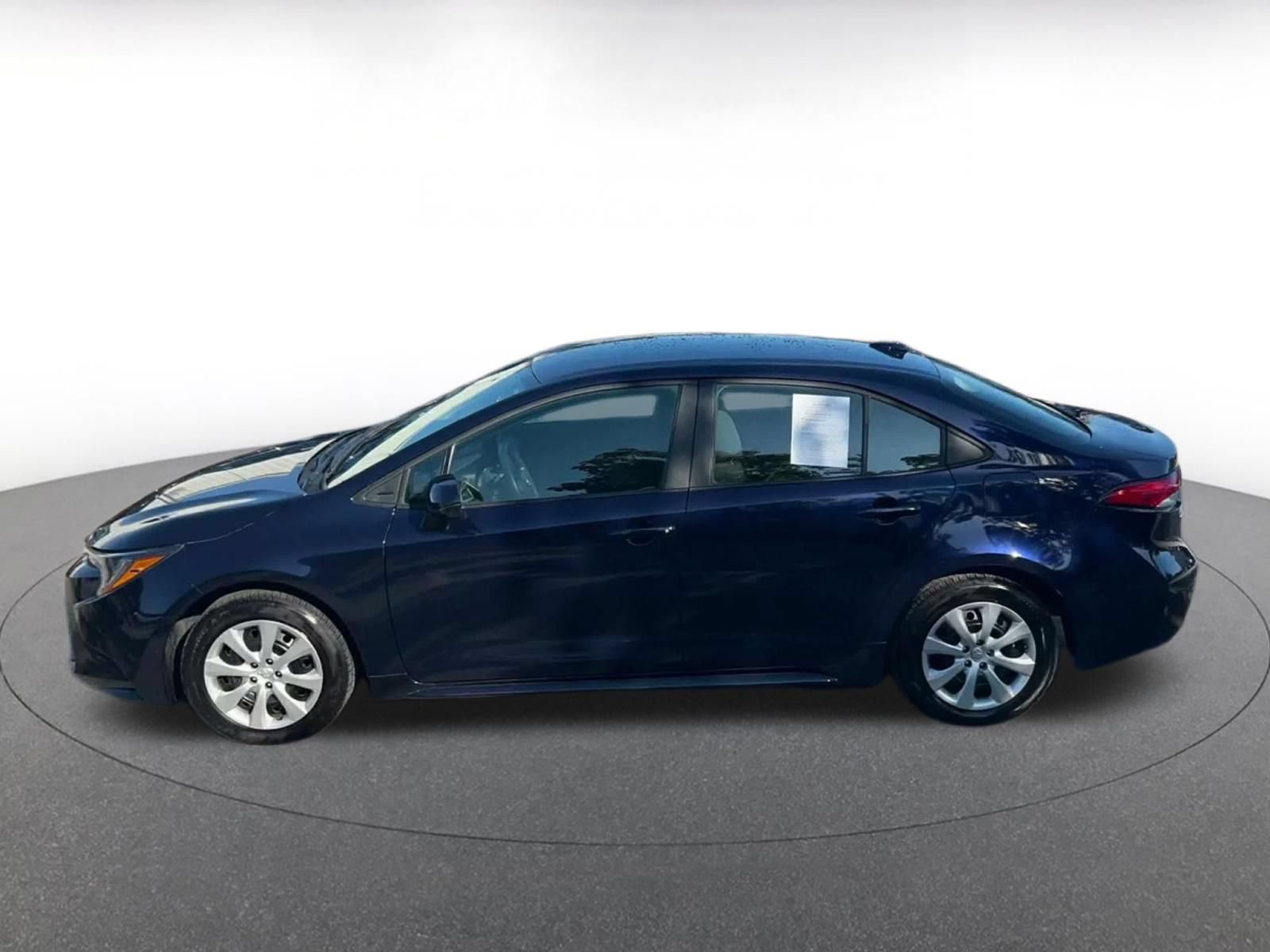 Used 2025 Toyota Corolla LE FWD image 9