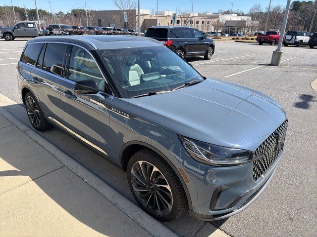 Certified 2025 Lincoln Aviator Reserve w/ Equipment Group 201A image 7