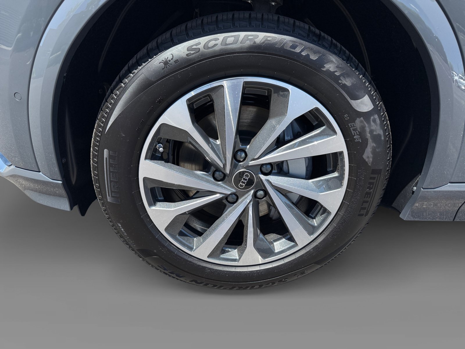 New 2027 Audi Q6 e-tron Premium AWD/4WD image 9
