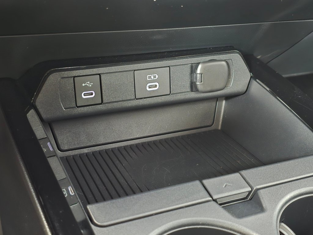 Used 2025 Toyota Prius XLE AWD/4WD image 29