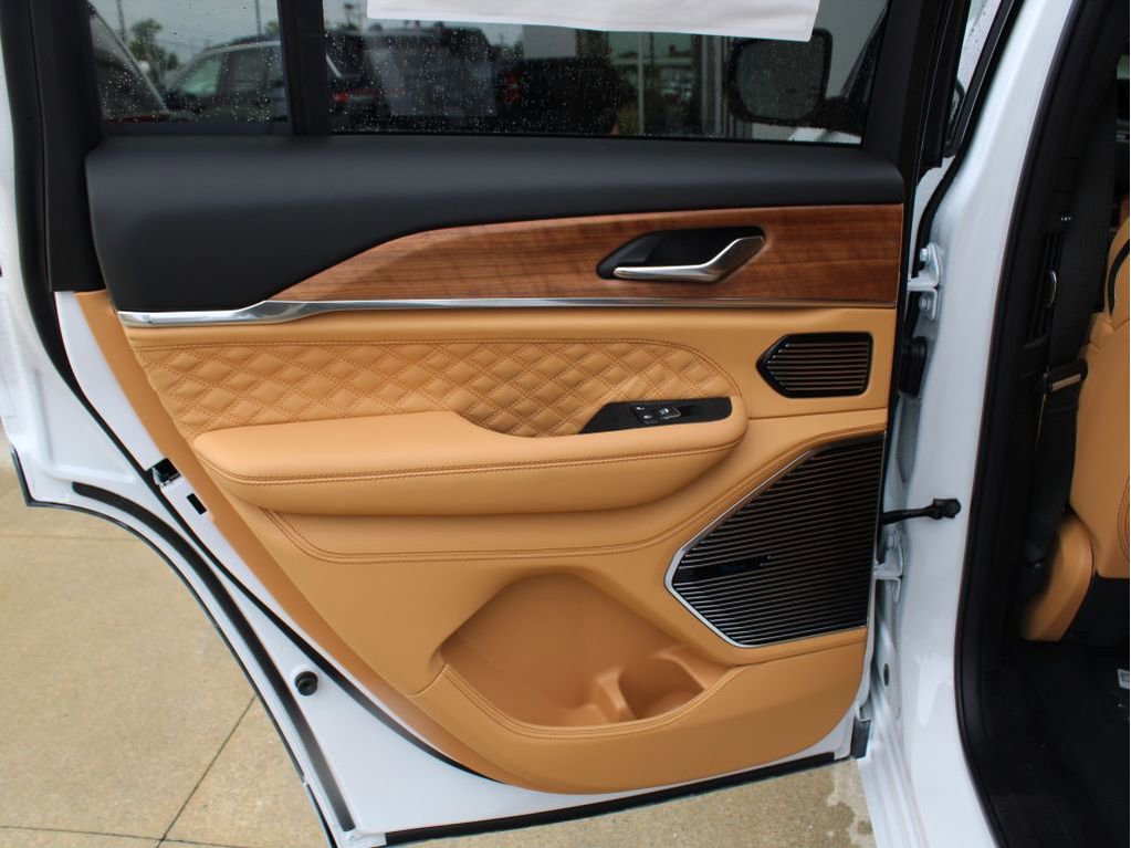 New 2025 Jeep Grand Cherokee Summit image 23