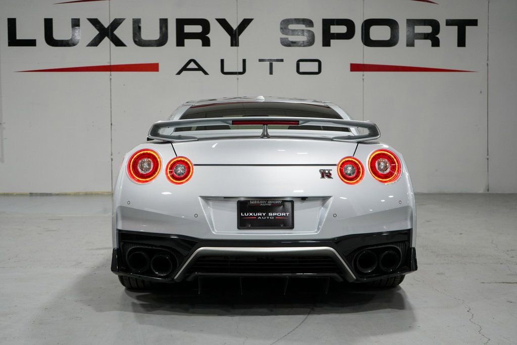 Used 2020 Nissan GT-R Premium image 4