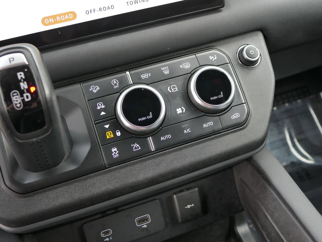 Used 2024 Land Rover Defender 130 X-Dynamic SE image 25