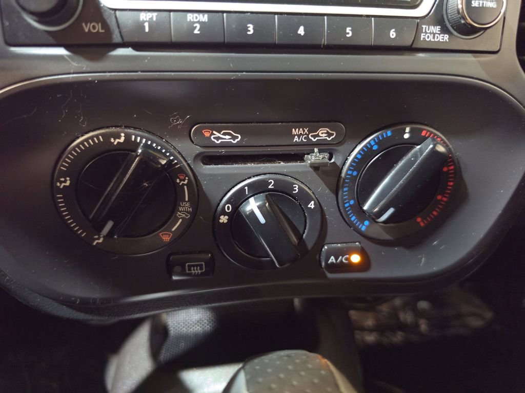 Used 2015 Nissan Juke S image 17