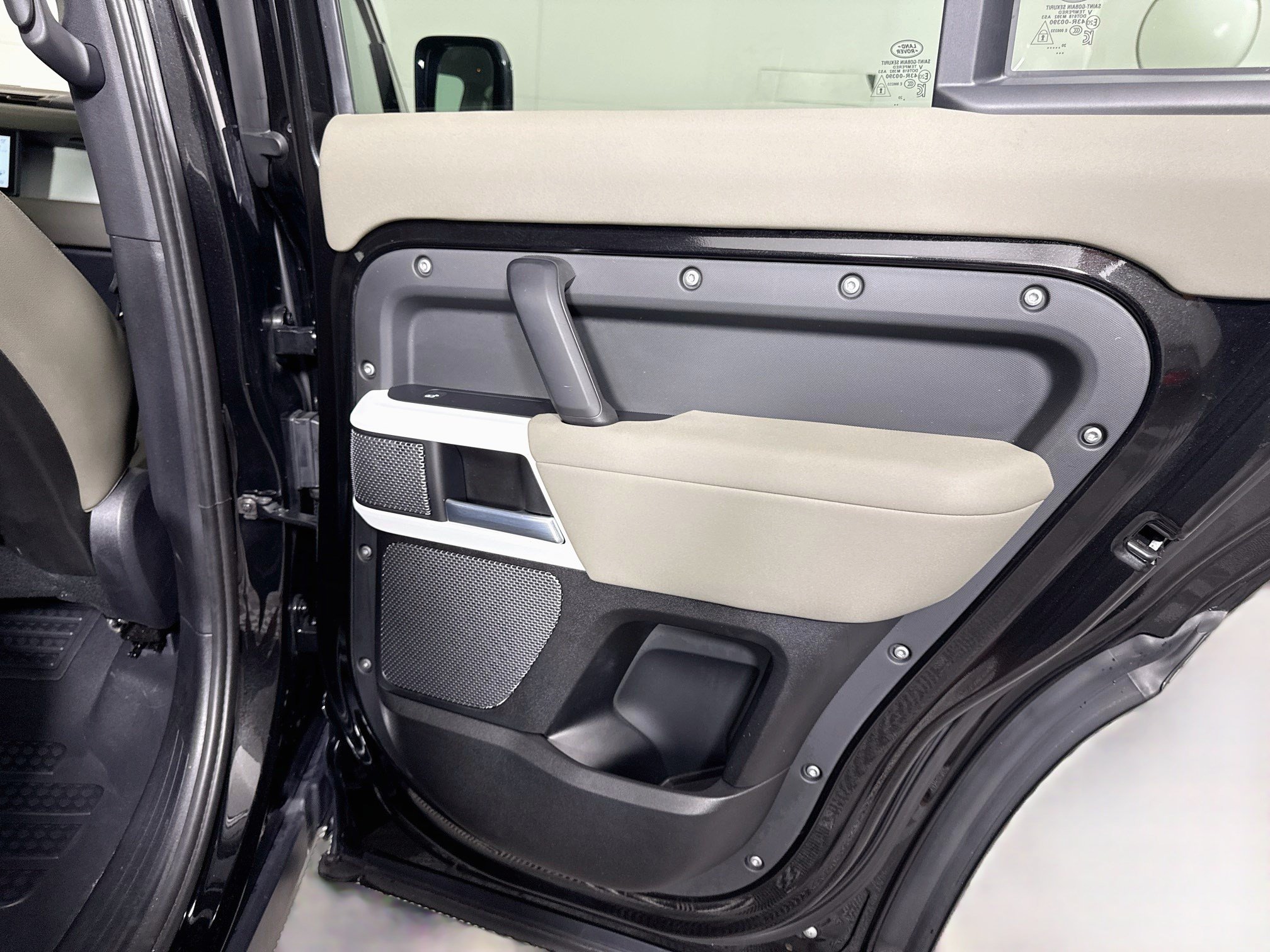 Used 2020 Land Rover Defender 110 SE AWD/4WD image 28