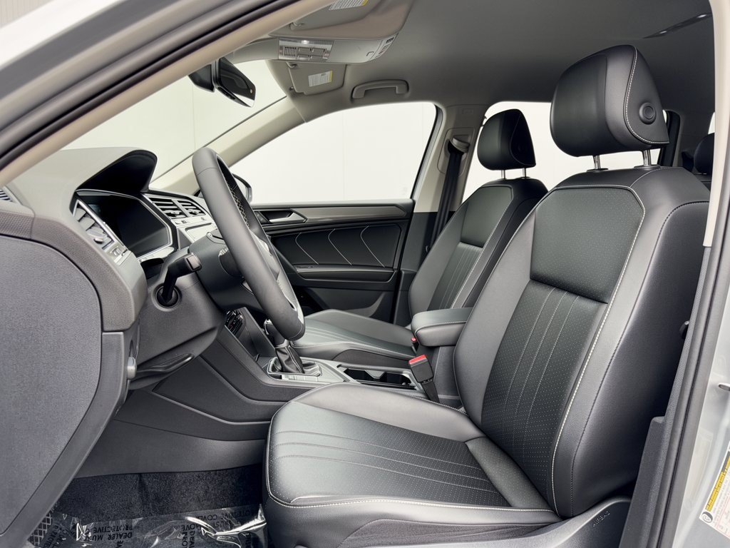 Used 2024 Volkswagen Tiguan SE FWD image 5
