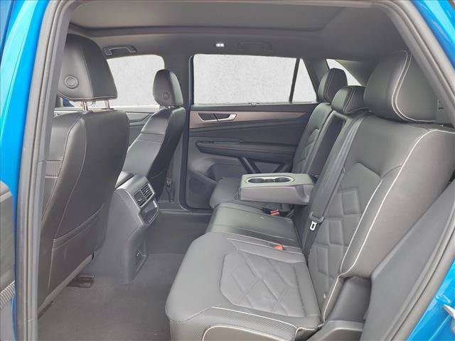 Used 2024 Volkswagen Atlas Cross Sport SE w/ Panoramic Sunroof Package FWD image 11