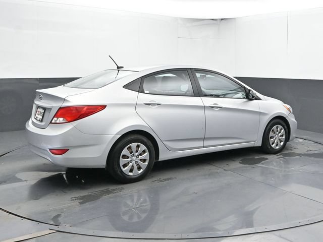Used 2016 Hyundai Accent SE FWD image 2
