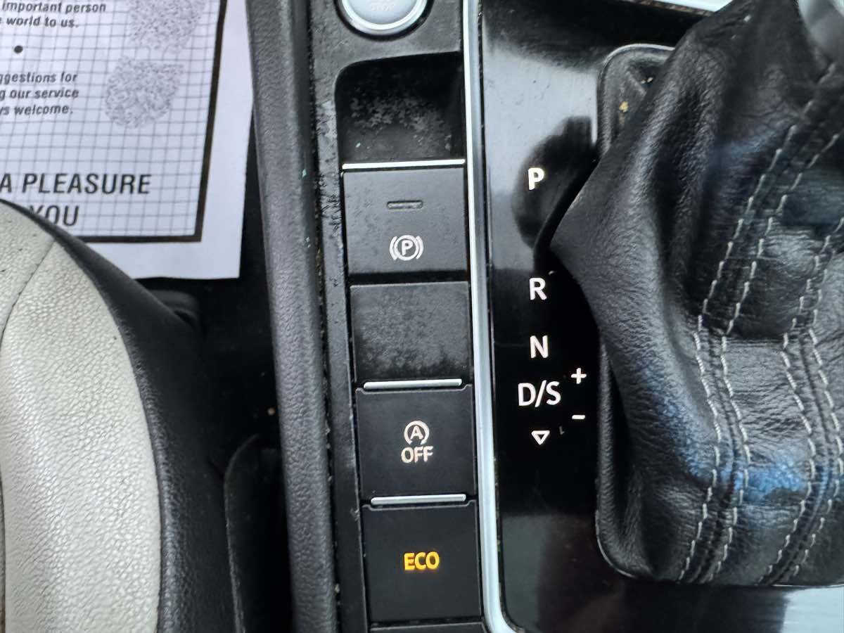 Used 2019 Volkswagen Jetta R-Line w/ R-Line Cold Weather Package FWD image 18