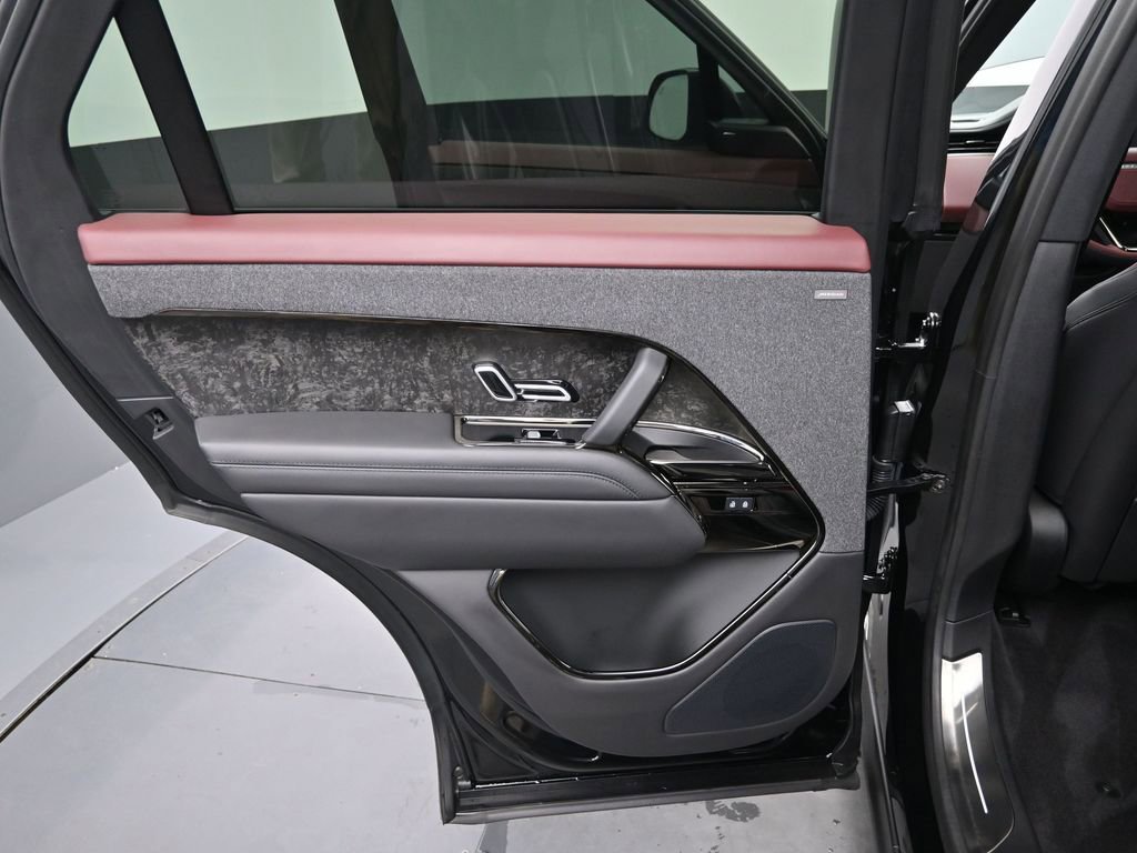 Used 2024 Land Rover Range Rover Sport Dynamic SE image 16