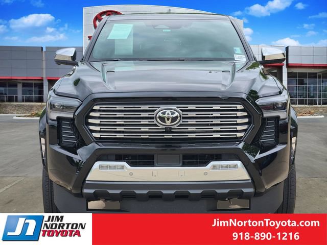 Used 2025 Toyota Tacoma Limited AWD/4WD image 2