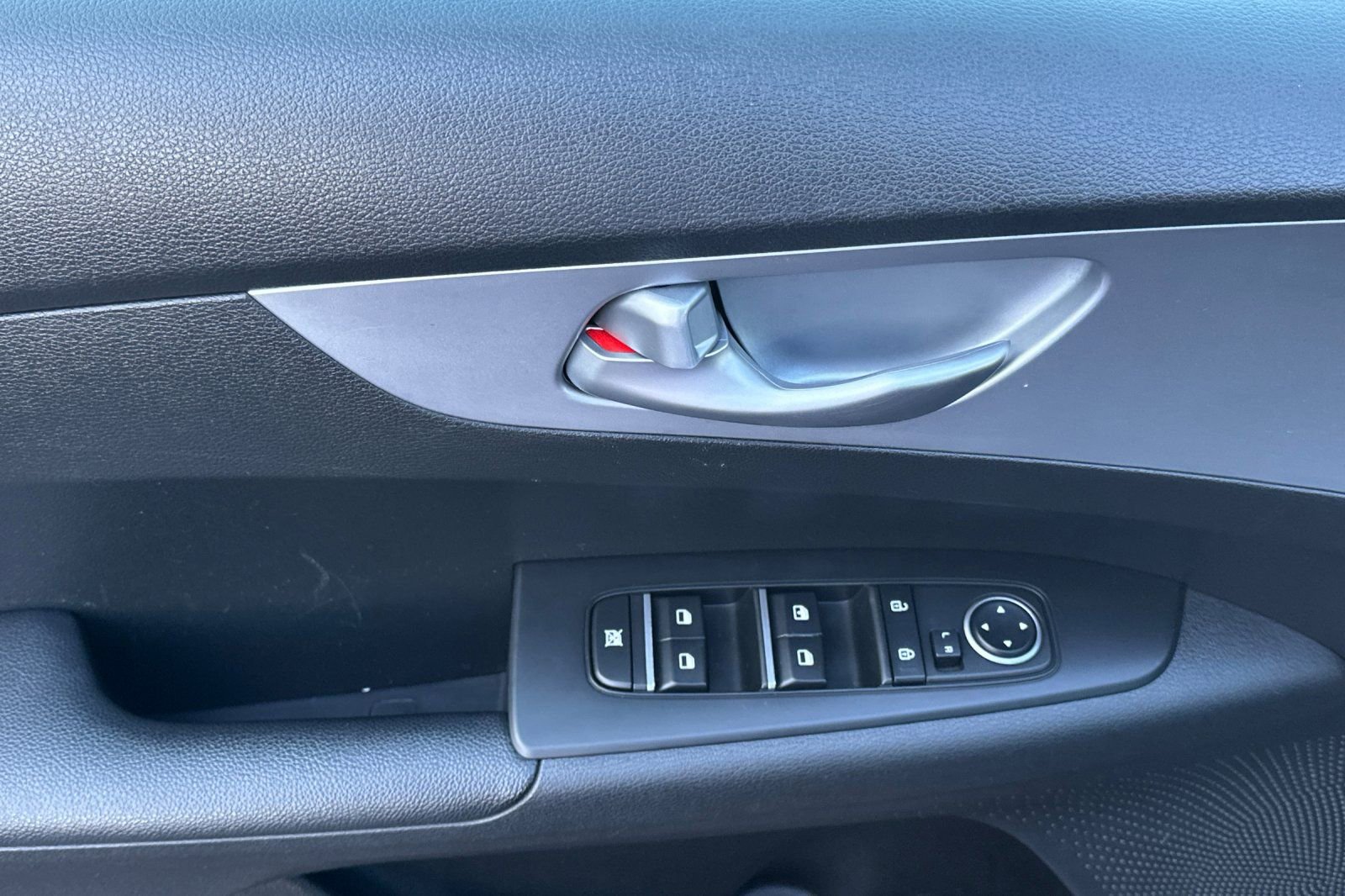 Used 2023 Kia Forte LX image 11