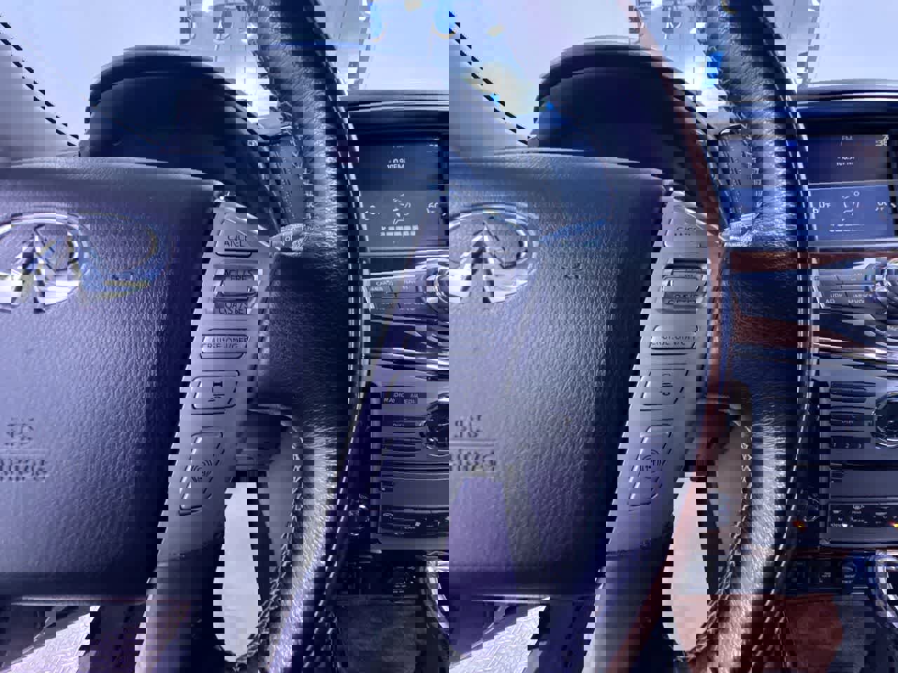 Used 2019 INFINITI QX80 Luxe w/ Proassist Package image 21