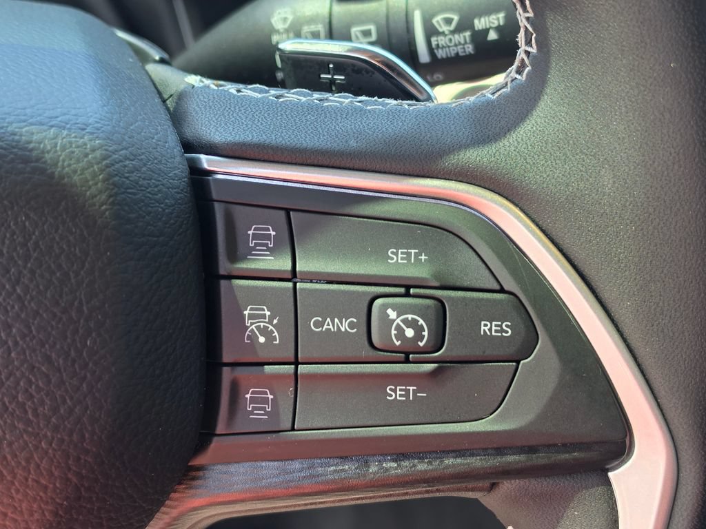 Used 2025 Jeep Grand Cherokee L Altitude AWD/4WD image 18