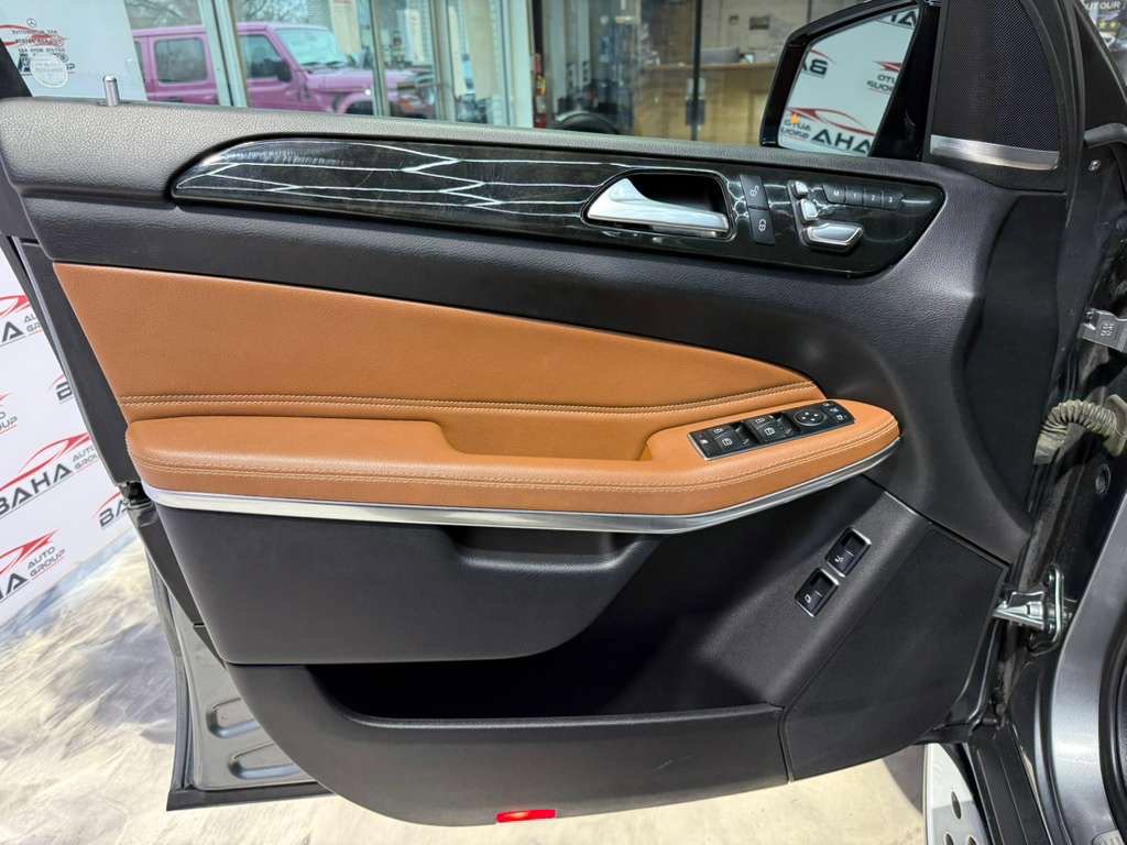 Used 2018 Mercedes-Benz GLS 550 4MATIC w/ Offroad Package image 32