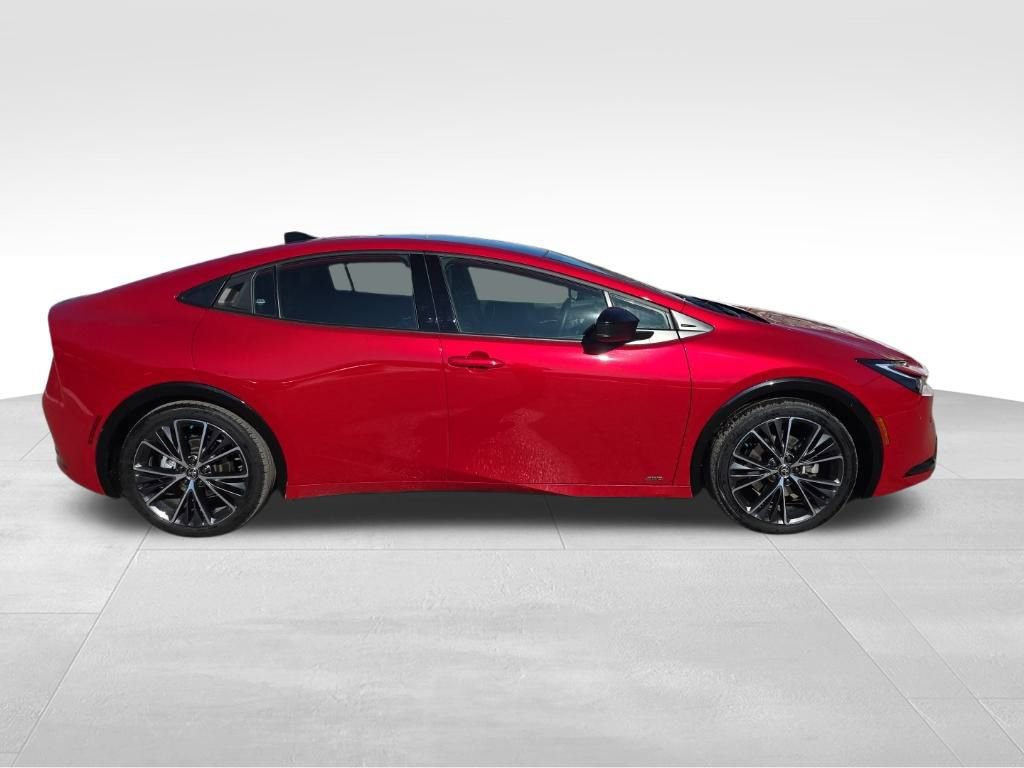 Used 2024 Toyota Prius XLE image 4