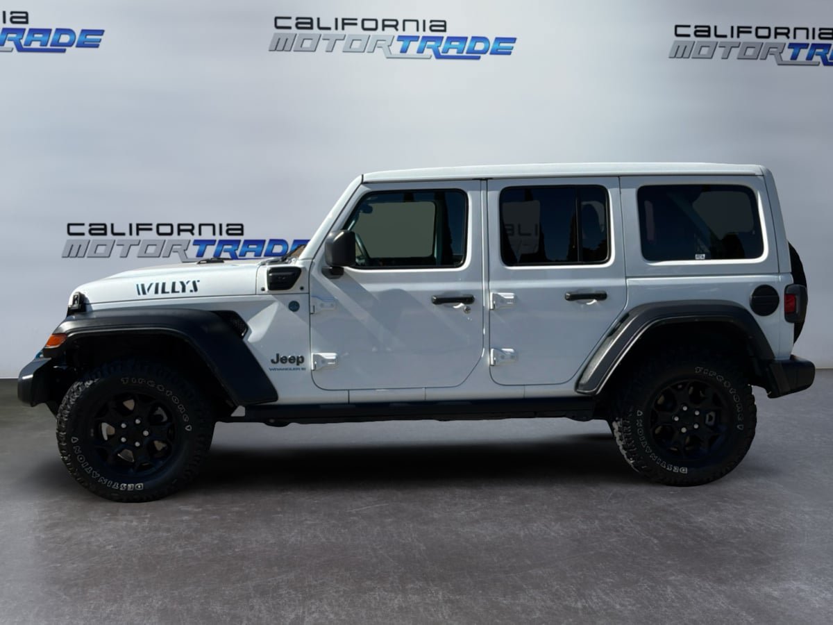 Used 2023 Jeep Wrangler Unlimited w/ Sun & Screen Package AWD/4WD image 8
