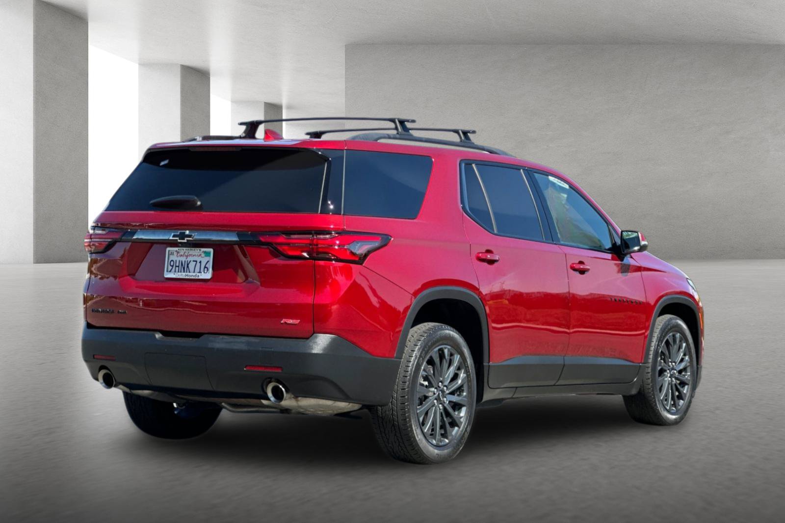 Used 2023 Chevrolet Traverse RS w/ LPO, Cargo Package AWD/4WD image 4