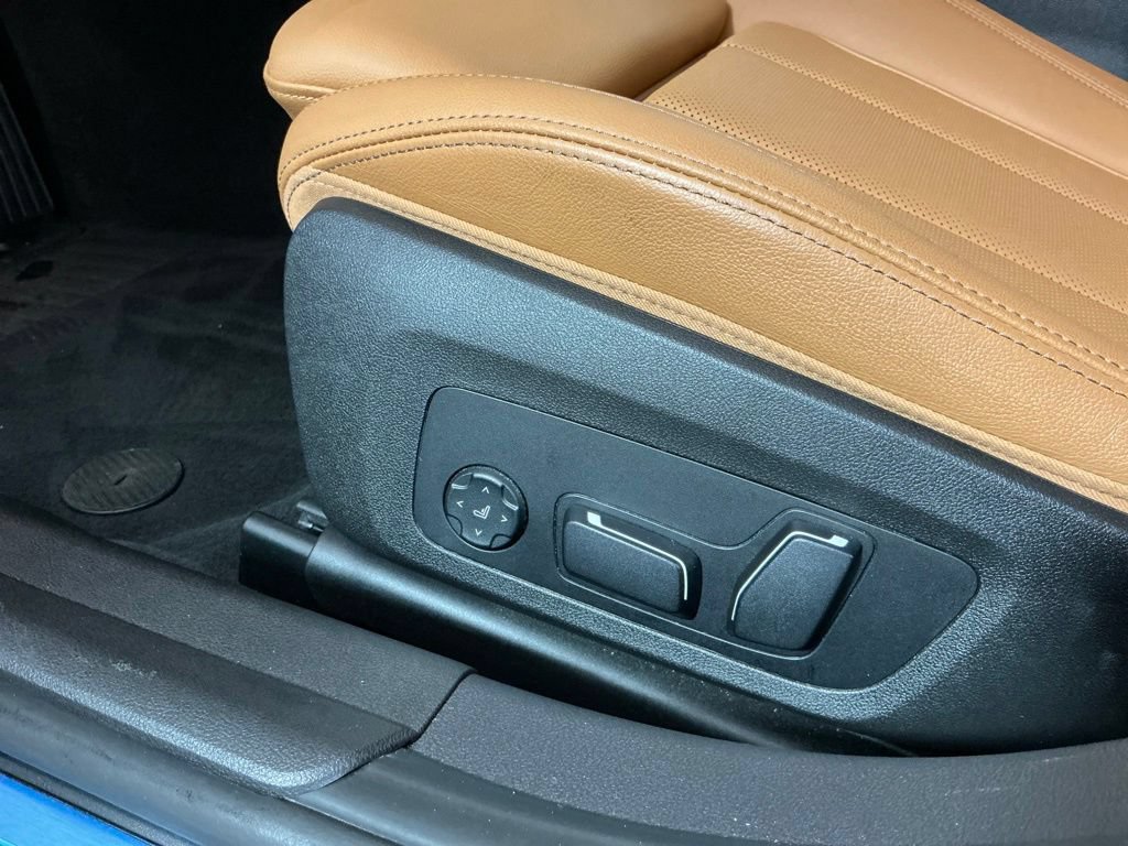 Used 2025 BMW 330i Sedan w/ Premium Package RWD image 20
