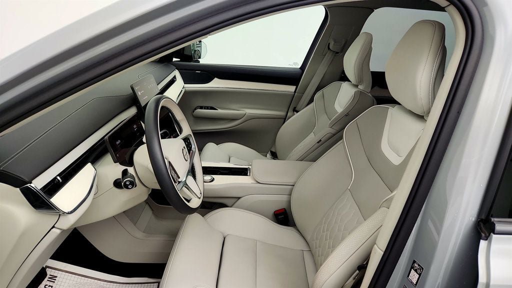 Used 2025 Volvo EX90 Ultra AWD/4WD image 19