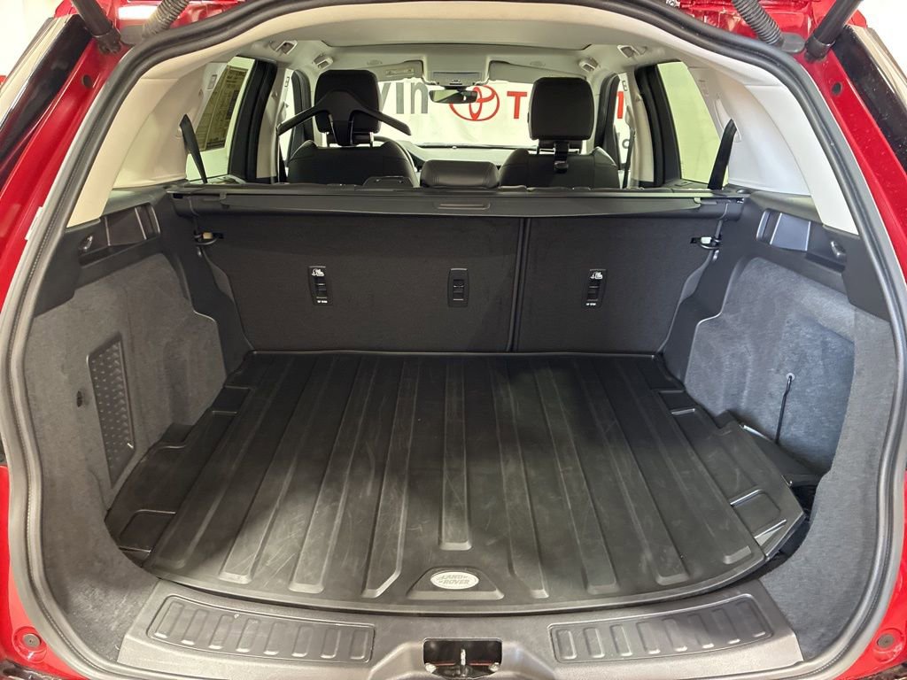 Used 2025 Land Rover Discovery Sport S image 18