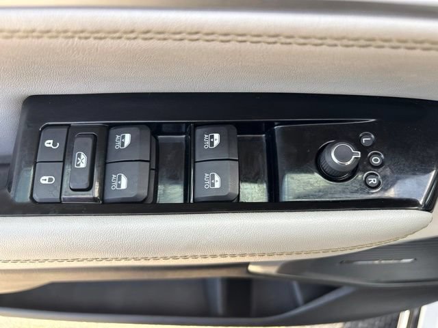 Used 2024 Jeep Wagoneer 2WD w/ Premium Group I image 38