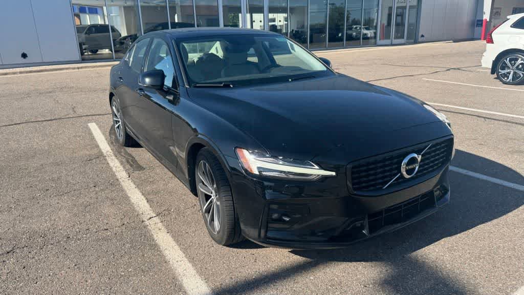 Used 2022 Volvo S60 B5 Momentum AWD/4WD image 3