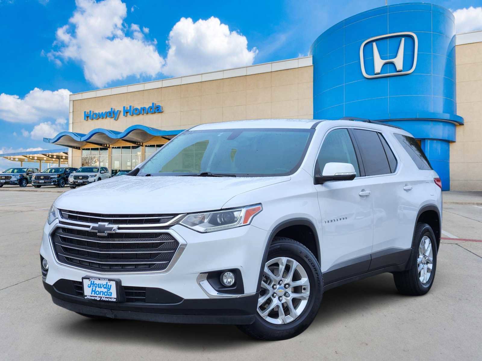 Used 2021 Chevrolet Traverse LT image 1