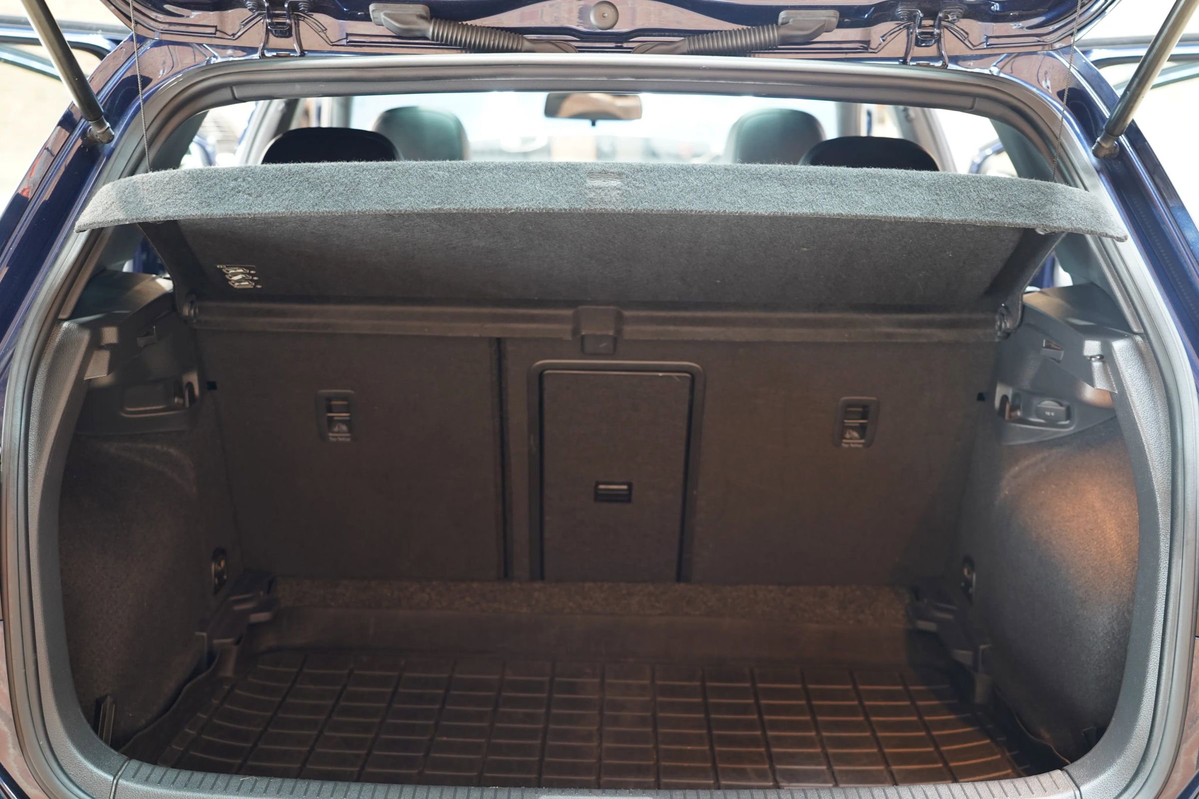 Used 2018 Volkswagen GTI SE w/ SE Leather Package image 31