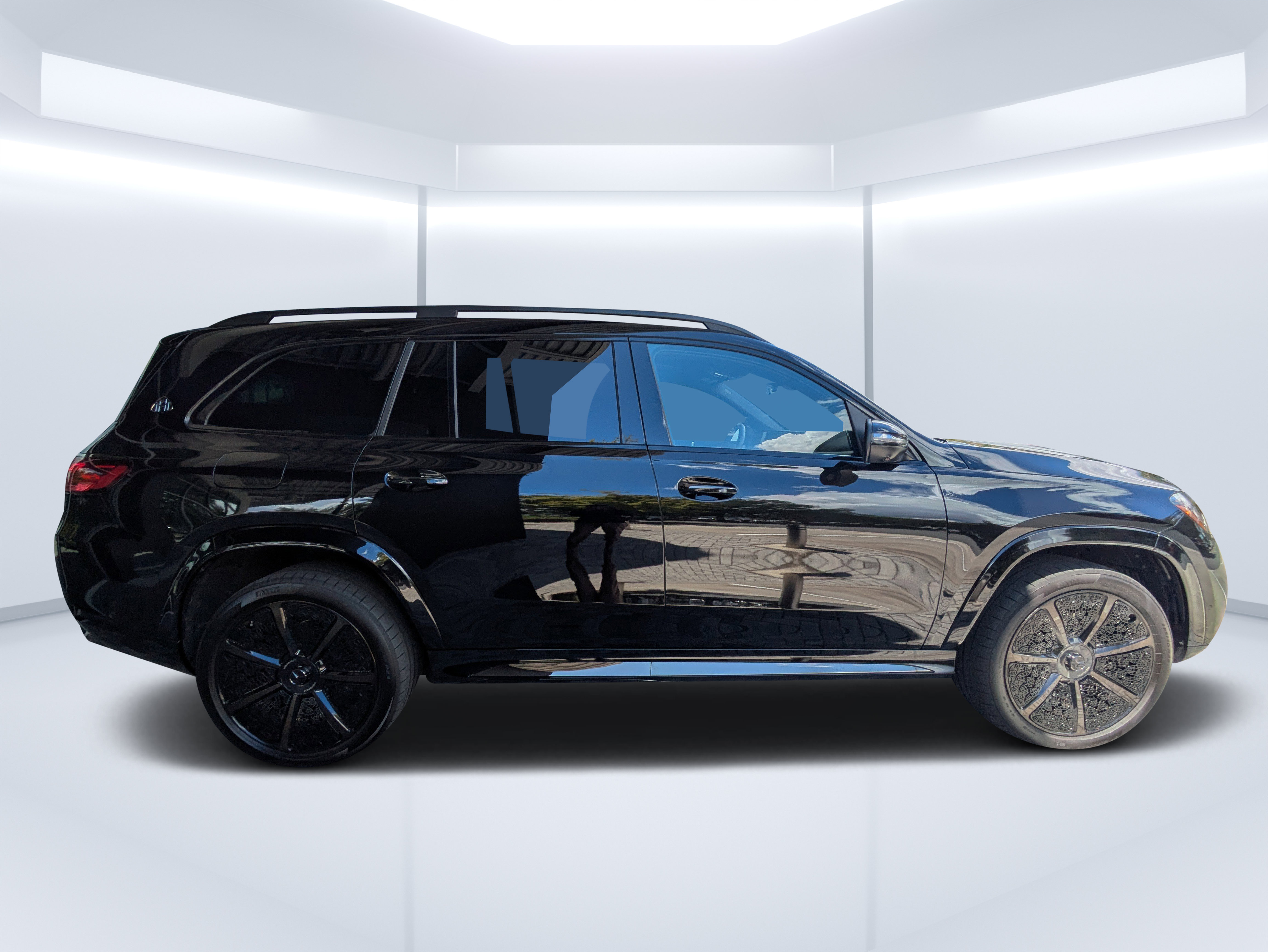 Used 2026 Mercedes-Benz Maybach GLS 600 4MATIC image 2