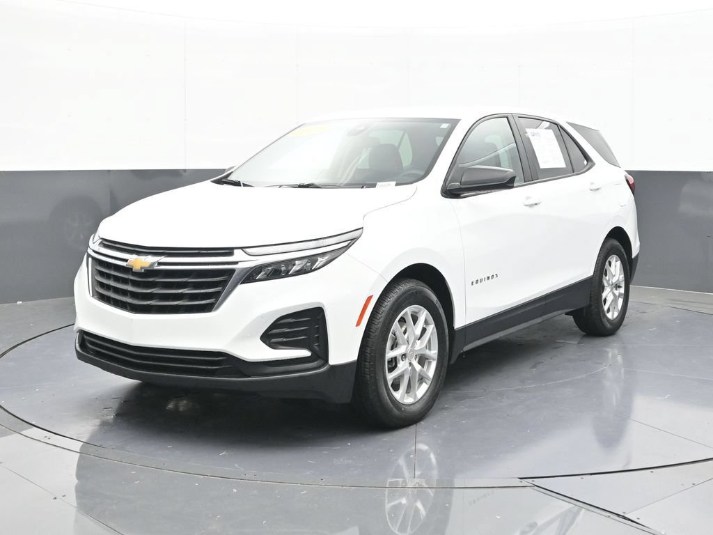 Used 2024 Chevrolet Equinox LS w/ LS Convenience Package FWD image 2