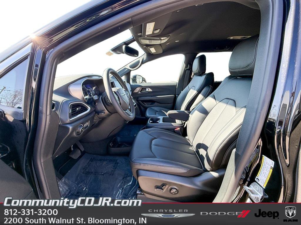 New 2026 Chrysler Pacifica Select AWD/4WD image 11