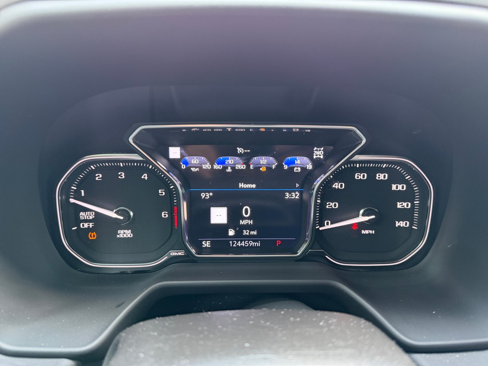 Used 2021 GMC Yukon AT4 w/ Rear Media and Nav Package AWD/4WD image 13