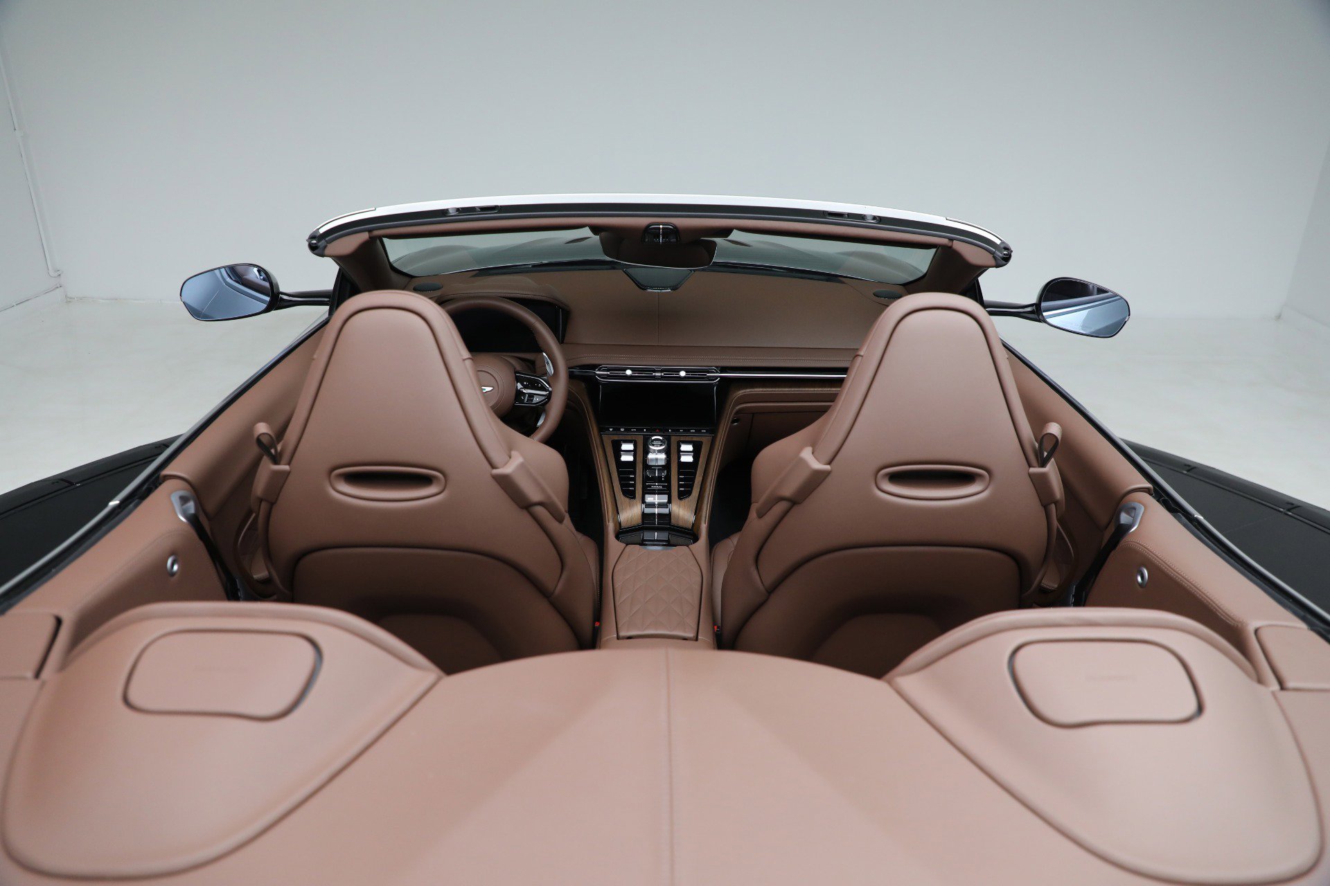 New 2026 Aston Martin DB12 Volante image 36