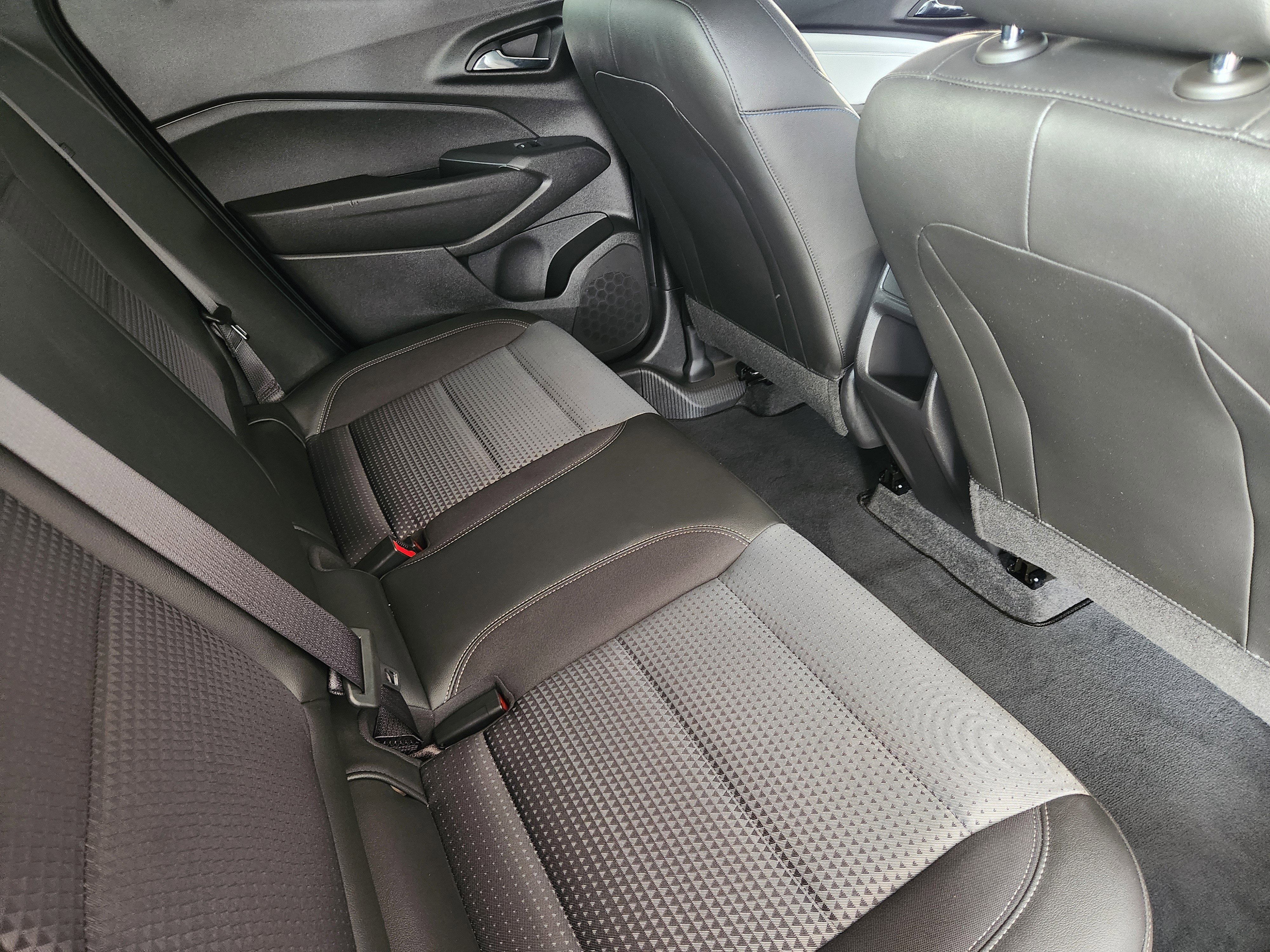 Certified 2025 Chevrolet Trax LT image 34