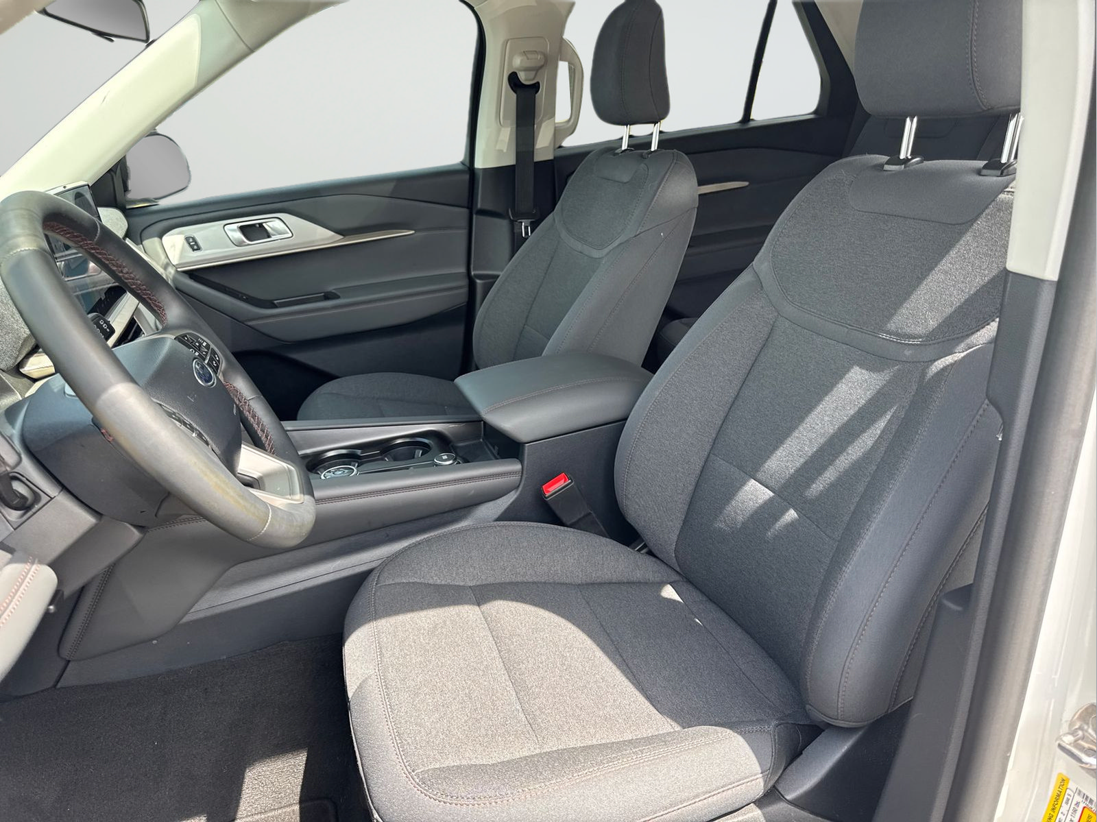 Used 2025 Ford Explorer Active RWD image 29