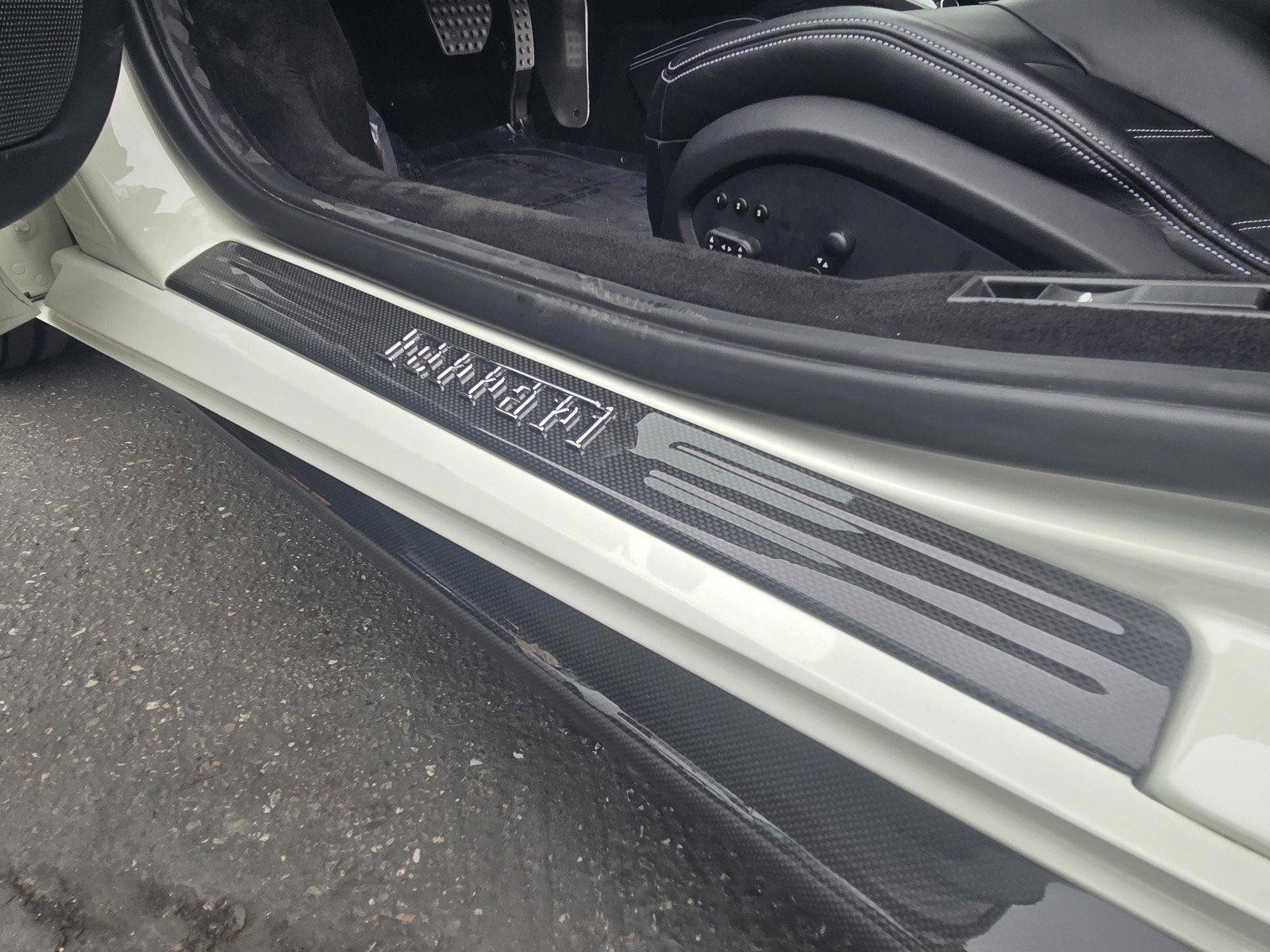 Used 2018 Ferrari 488 Spider image 12