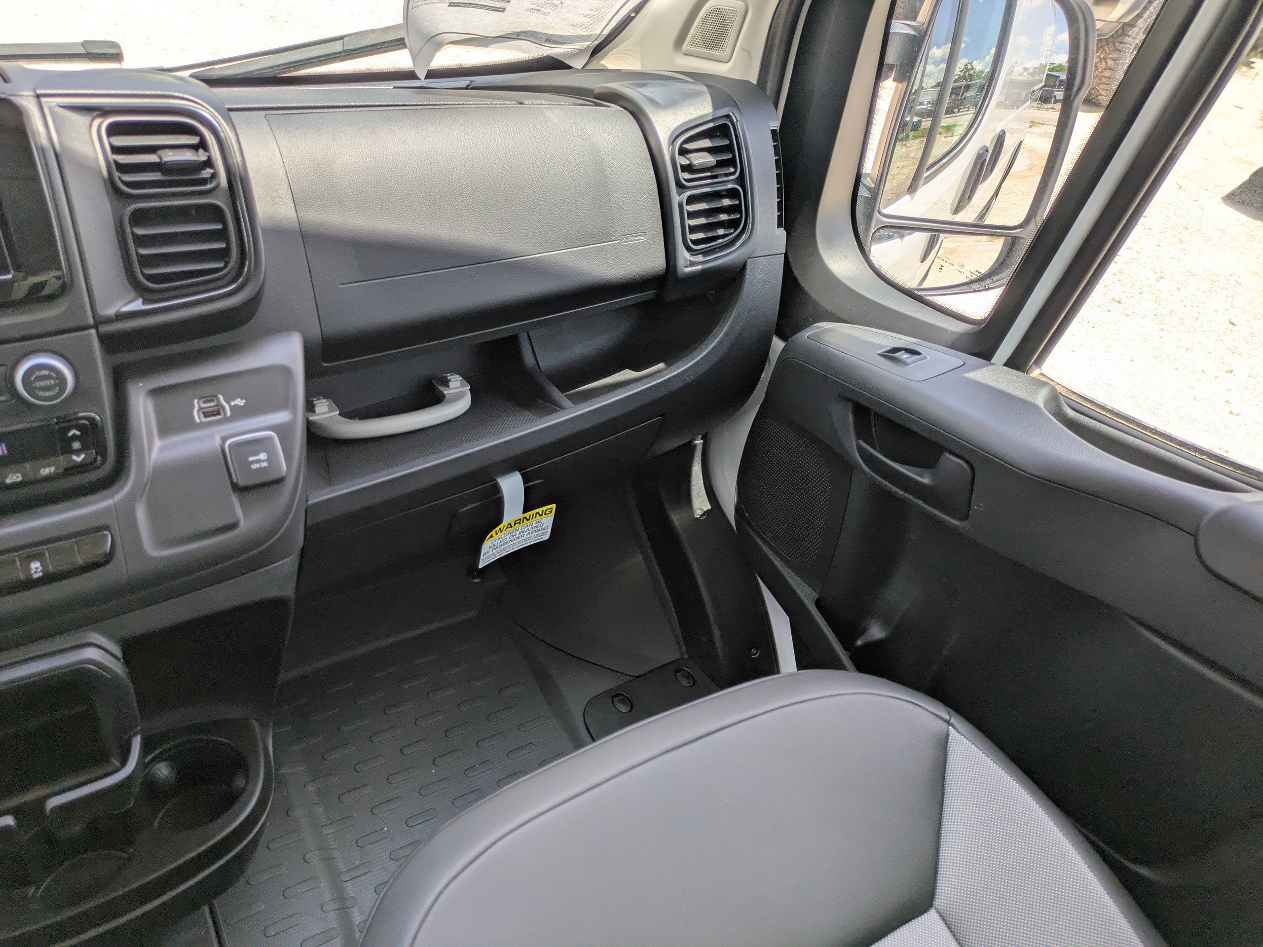 Used 2025 RAM ProMaster 2500 w/ Convenience Group FWD image 16