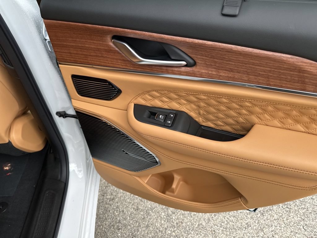 New 2026 Jeep Grand Cherokee Summit AWD/4WD image 16