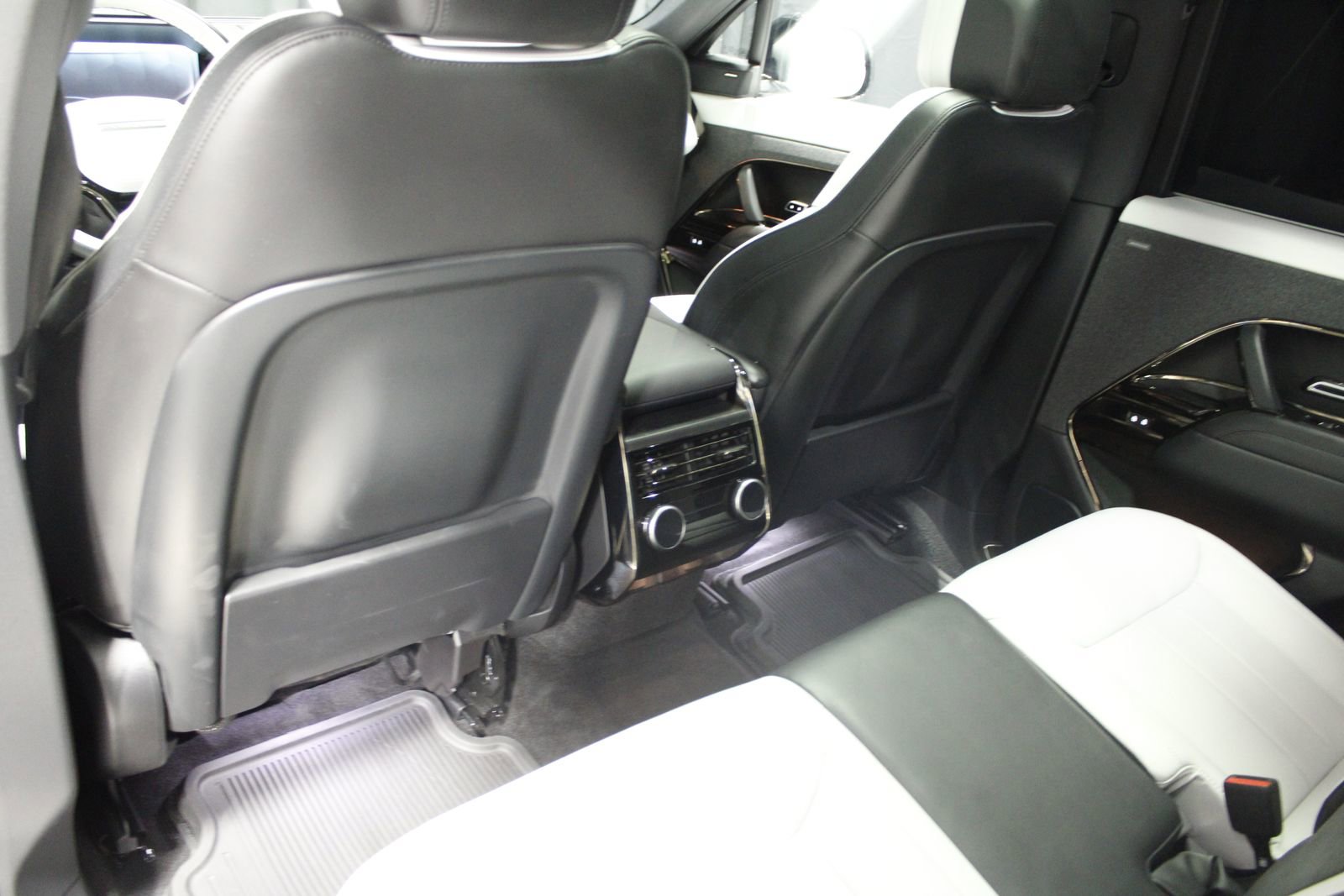 Used 2025 Land Rover Range Rover Sport Dynamic SE image 39