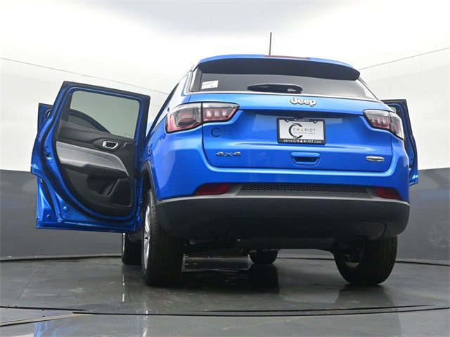 New 2025 Jeep Compass Latitude w/ Sun & Sound Group image 60