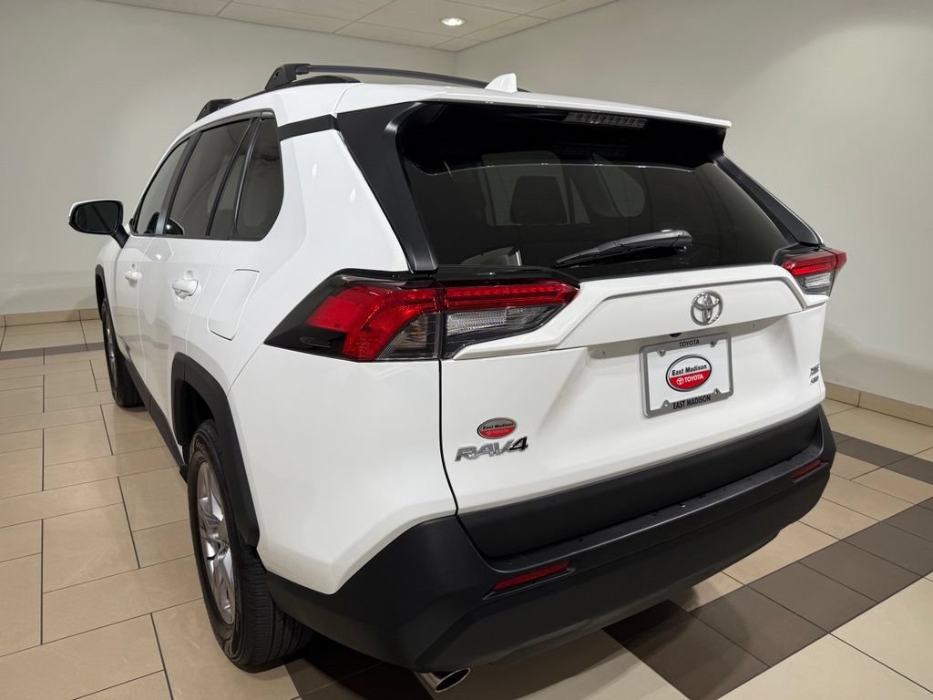 Used 2022 Toyota RAV4 XLE w/ Convenience Package AWD/4WD image 3