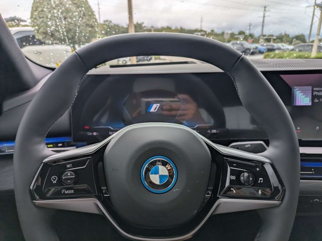 Used 2024 BMW i5 eDrive40i w/ Premium Package RWD image 23