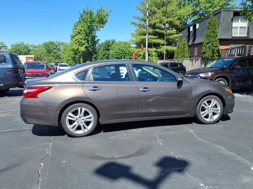 Used 2016 Nissan Altima 3.5 SL FWD image 30