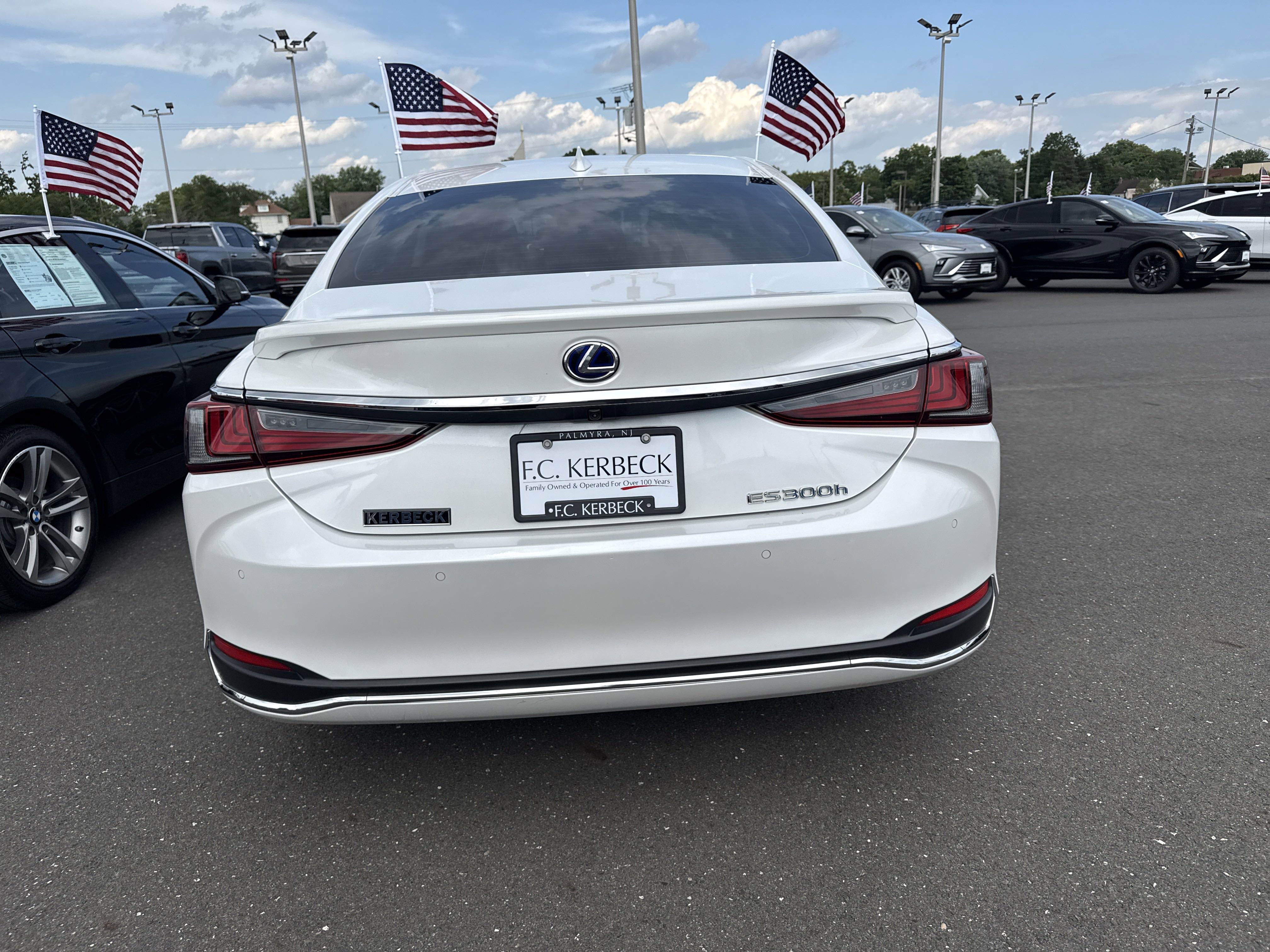 Used 2022 Lexus ES 300h w/ Premium Package image 6