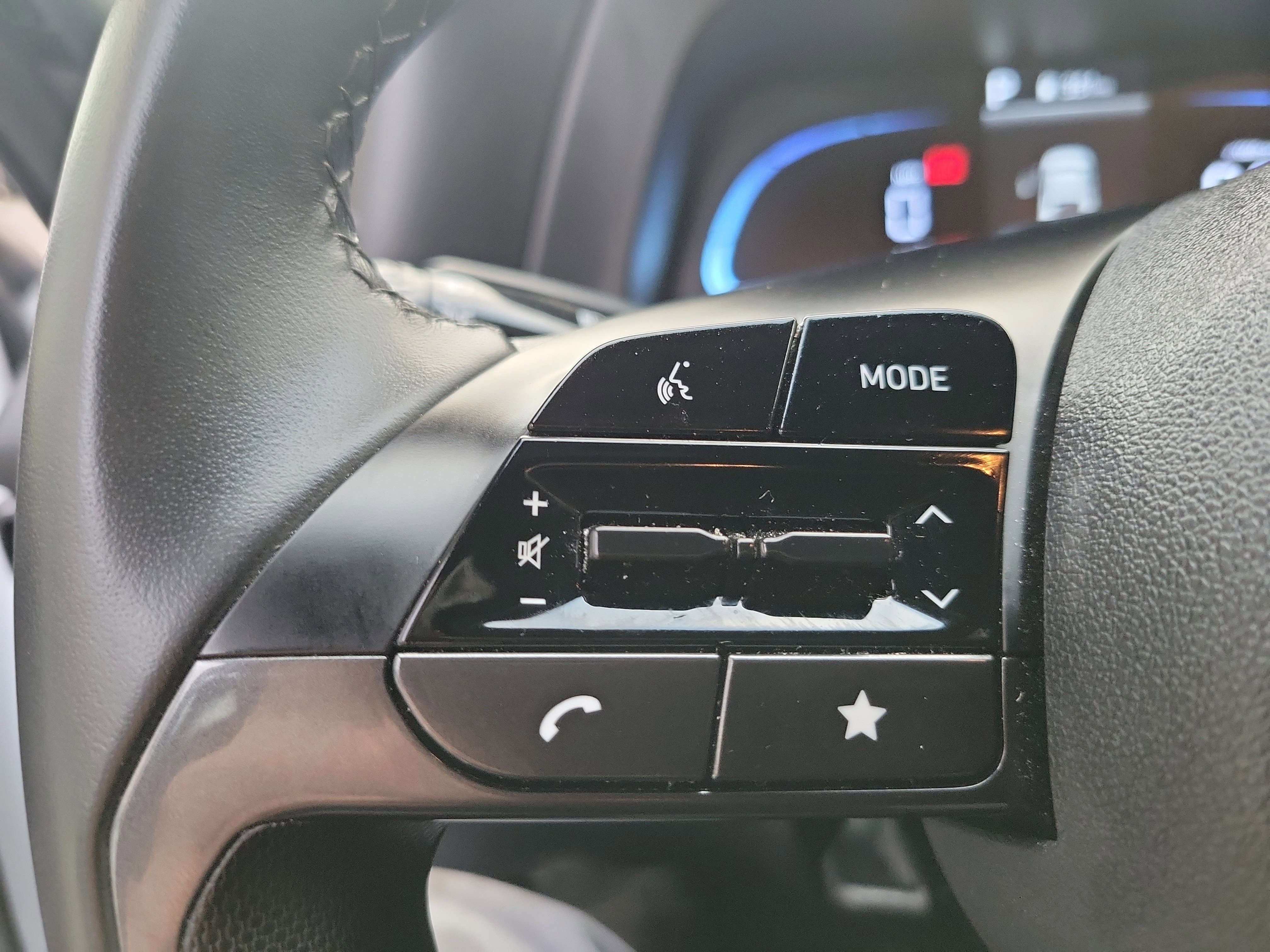 Certified 2025 Hyundai Elantra Sport image 7