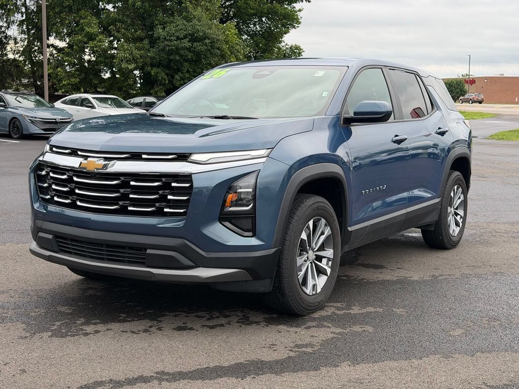Used 2026 Chevrolet Equinox LT w/ Convenience Package II FWD image 2