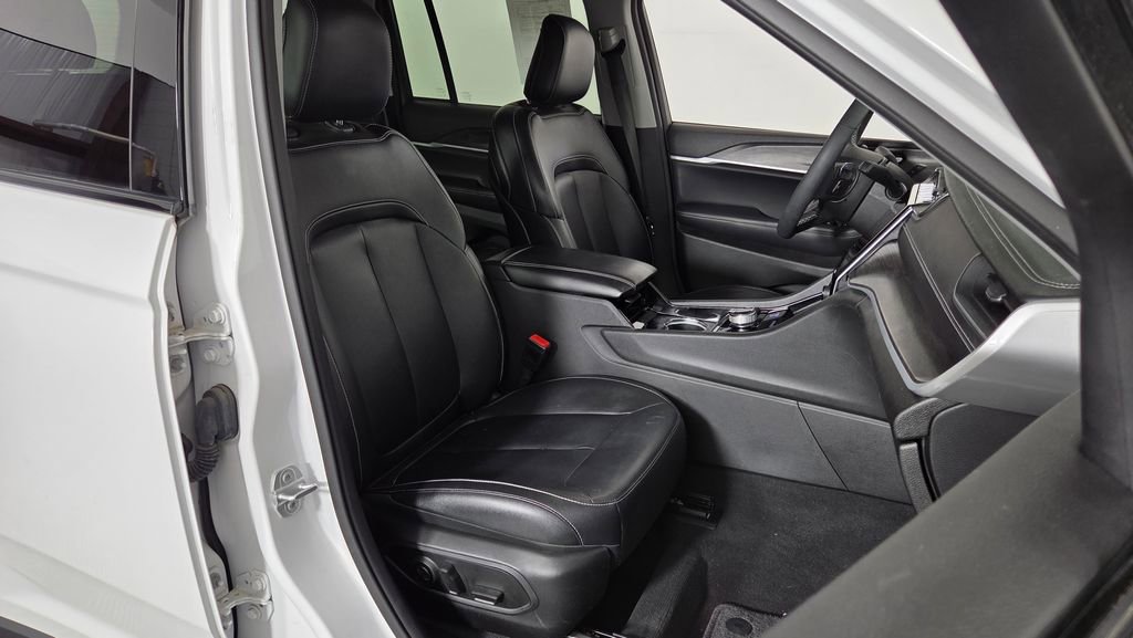 Used 2023 Jeep Grand Cherokee Limited image 38